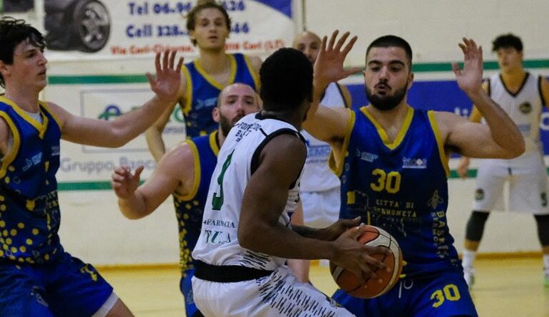  Fortitudo Cisterna vince il Derby contro Basket Bee, dopo una bellissima partita conclusa al supplementare