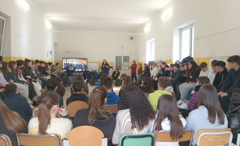  Sosta per le nazionali, l’HC Cassa Rurale Pontinia lavora in vista della ripresa del 18 marzo. Nei giorni scorsi Gomez, Radovic e Sitzia hanno incontrato gli studenti