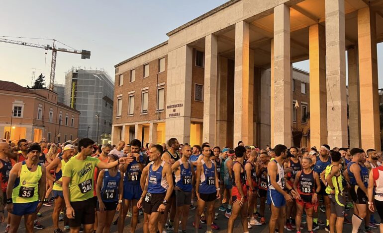  XI Notturna Olim Palus, Latina applaude i podisti nel centro storico. Vincono Carraroli e l’Andreoli