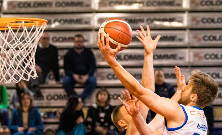  Latina Basket continuerà a lottare. Calore dei tifosi esemplare