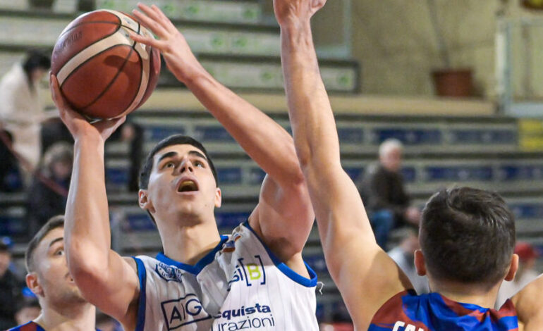  Latina lotta, ma passa Monferrato in gran serata nel tiro da tre punti