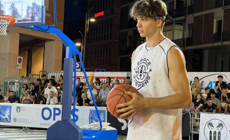  TRIPUDIO ALLA BIP ARENA PER GLI SPACE JUMPERS