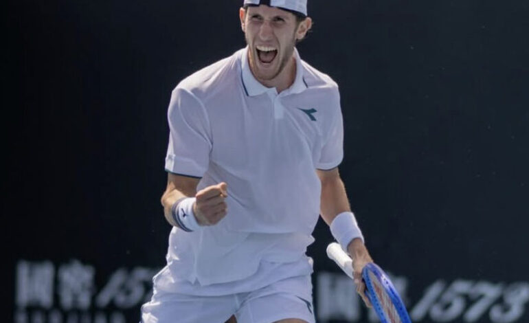  Australian Open, Maestrelli si regala Novak Djokovic