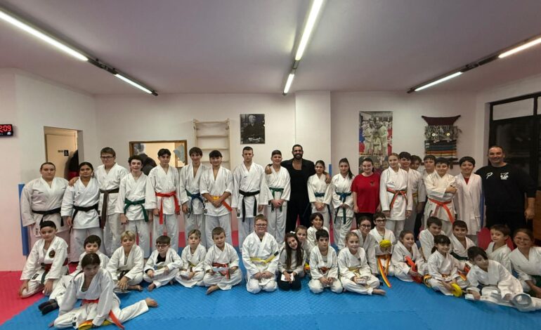  Il campione olimpico Luigi Busà fa visita ai giovani karateka dell’Academy Pisanti di Latina 