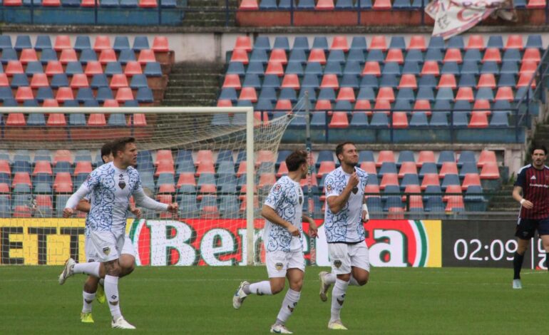  Latina, una sconfitta che non cancella la crescita: a Cosenza decide il finale