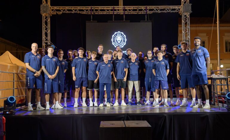 La Benacquista si presenta alla città: in piazza del Popolo l’abbraccio di Latina alla nuova stagione